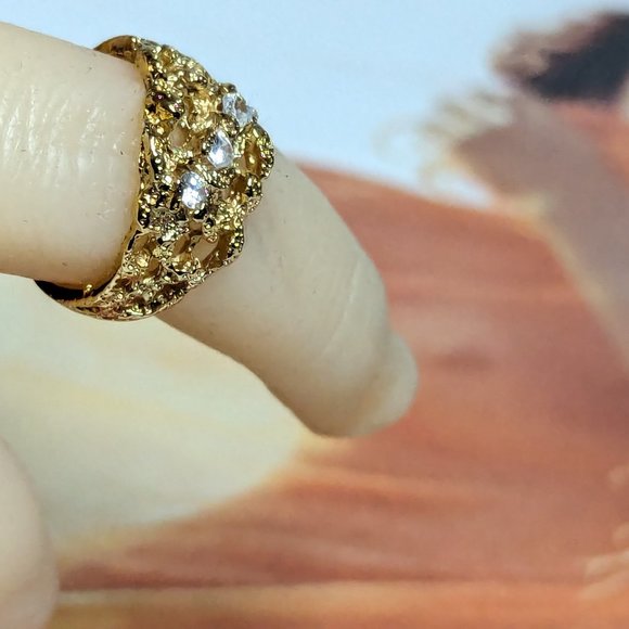 Past Present and Future Ring Brutalist Design with genuine Cubic Zirconias 3mm - Picture 4 of 9